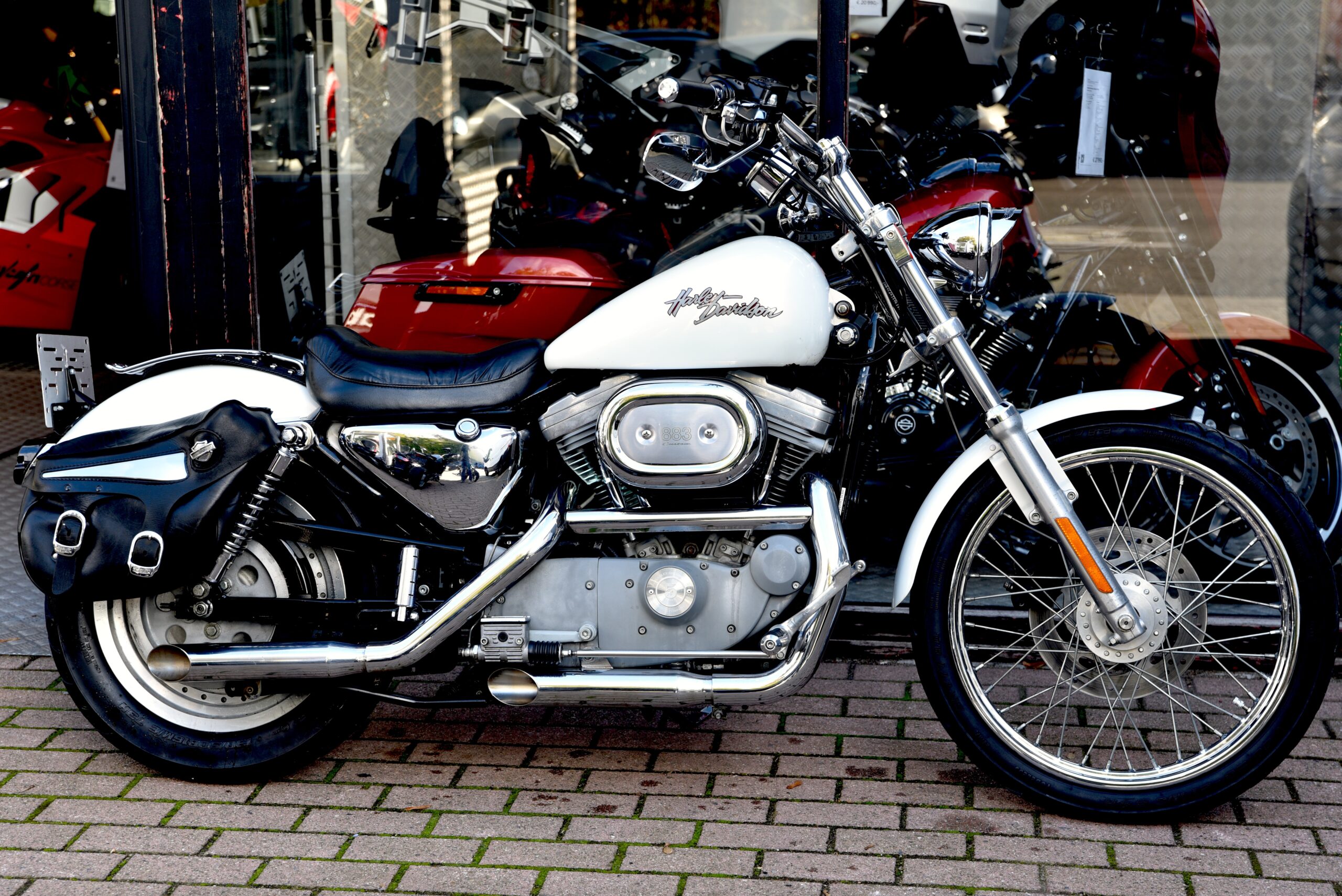 HARLEY DAVIDSON SPORTSTER 883 – Image 2