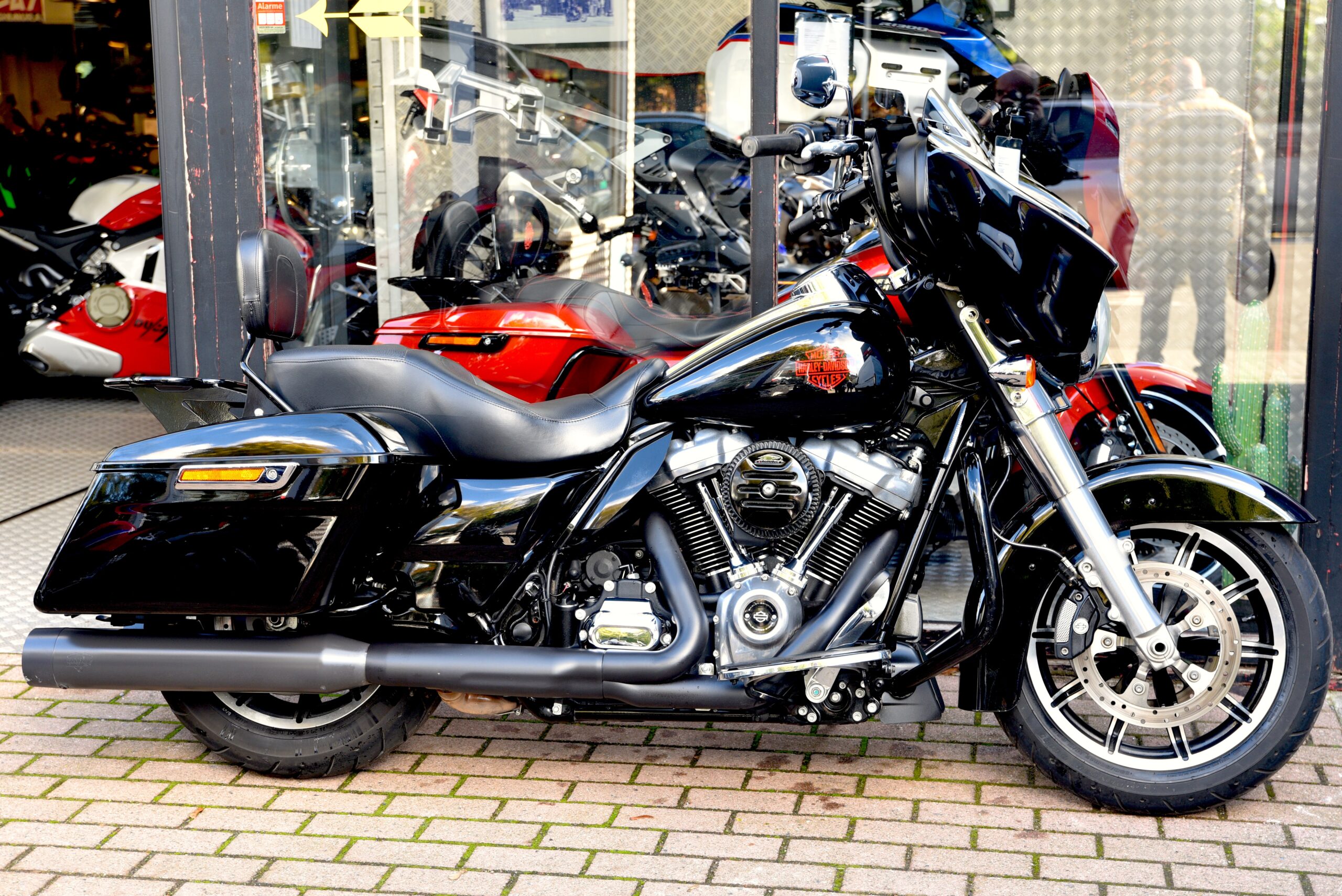 HARLEY DAVIDSON 107 ELECTRA GLIDE – Image 2