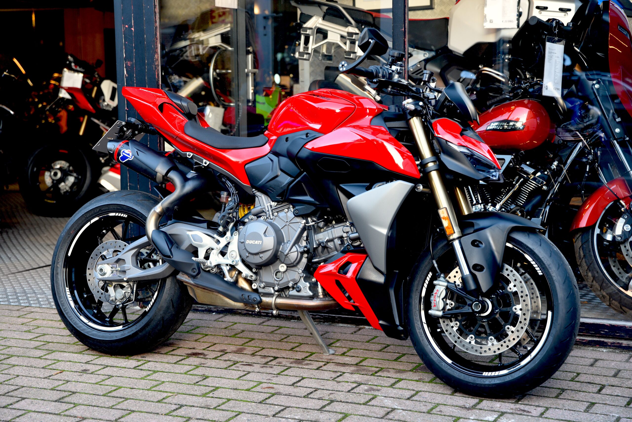 DUCATI STREETFIGHTER V2