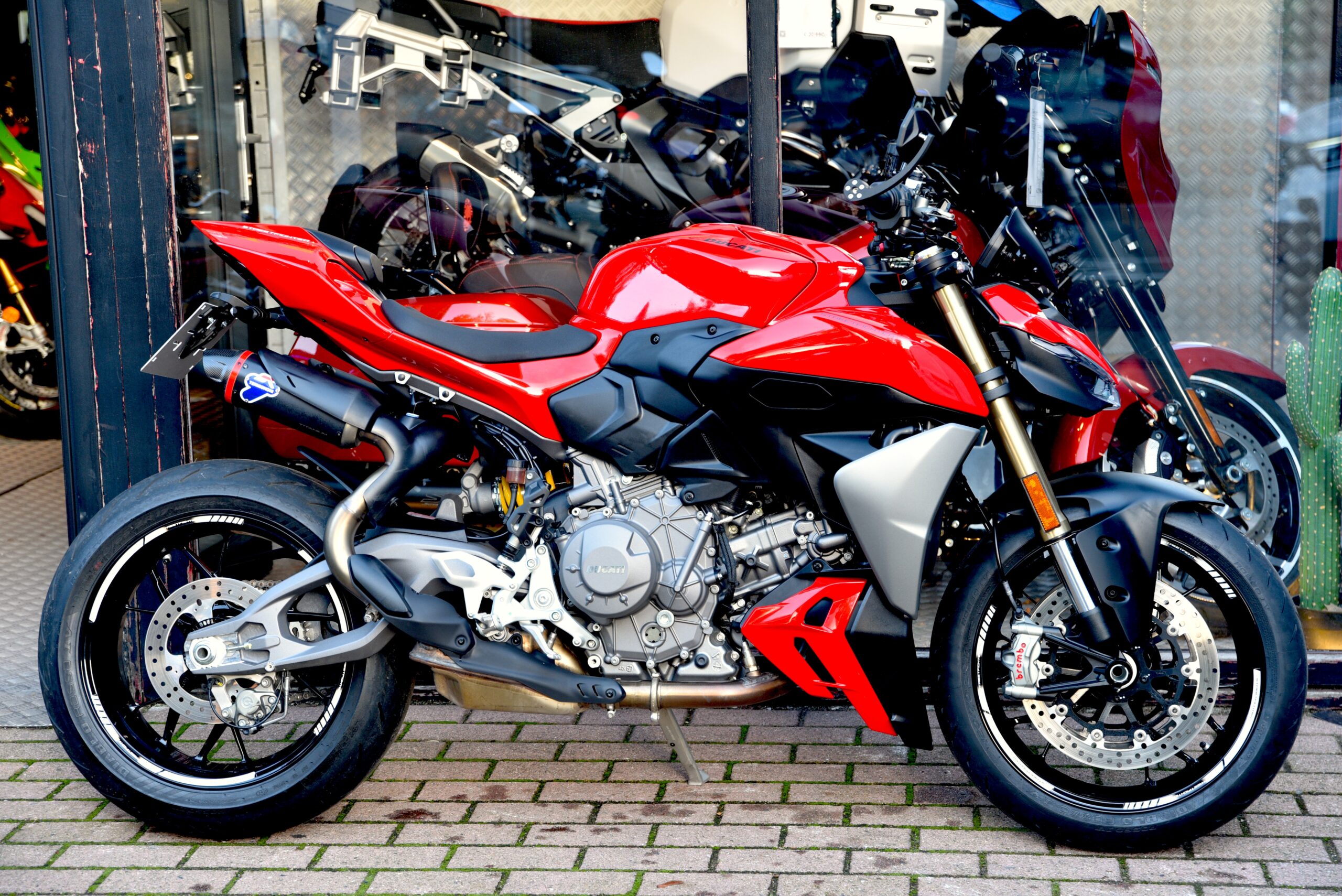 DUCATI STREETFIGHTER V2 – Image 2